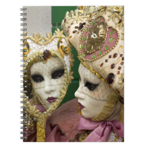 Caderno Espiral Itália, Veneza, Ilha de Burano. Mulher vestida com