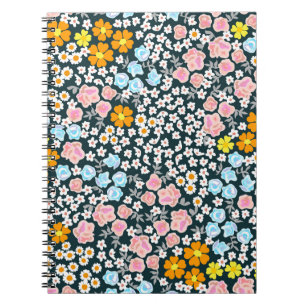 Caderno Espiral Jardim florescente com rosas e flores silvestres. 