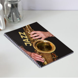 Caderno Espiral Jazzista Tocando Saxofone Dourado