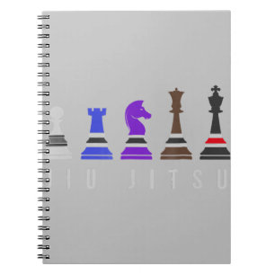 Caderno Espiral jiu Jitsu treinando xadrez, presente com texto.