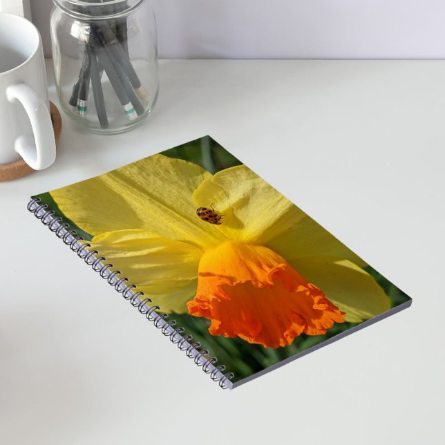 Caderno Espiral Joaninha em Flor de Narciso Amarelo (In Situ)