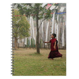 Caderno Espiral Jovem monge e bandeiras de oração