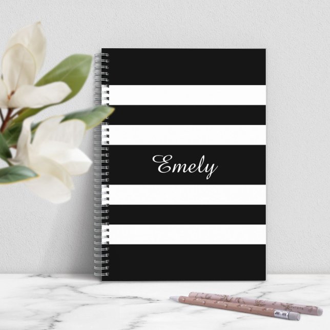 Caderno Espiral Legal Nome do Padrão de Stripes Negras e Brancas P (Modern Black And White Stripes Notebook)