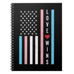 Caderno Espiral LGBTQ Transgender Pride Love Wins US American Flag