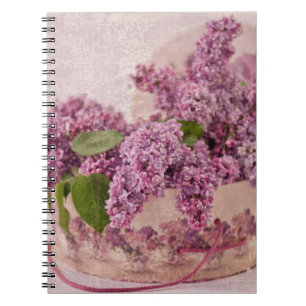 Caderno Espiral Lilacs Em Uma Caixa De Chapéu Vitoriano