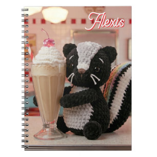 Caderno Espiral Lindo Esquilo de Crochê no Diner Retrô