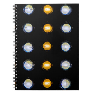 Caderno Espiral Luzes LED, fundo abstrato em close-up.