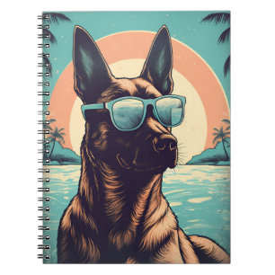 Caderno Espiral Malinois belgas numa praia tropical durante o pôr