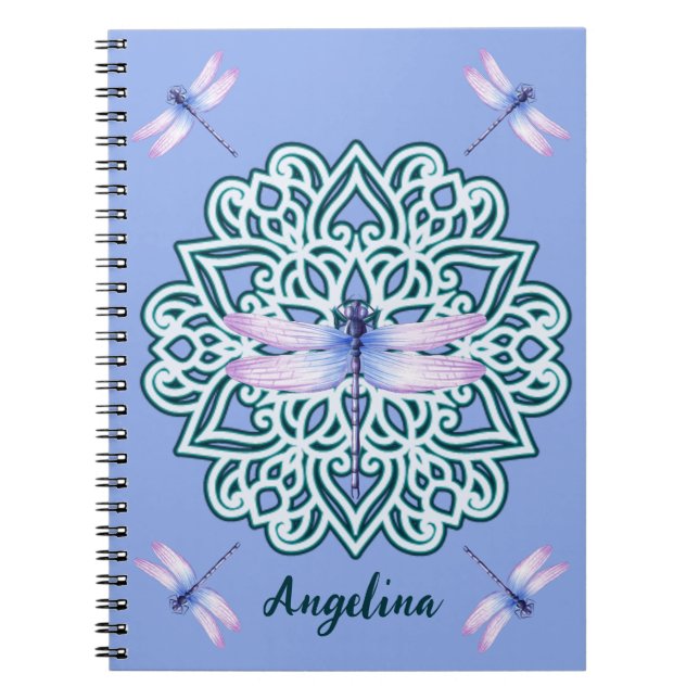 Caderno Espiral Mandala de Libélula Nome em Rótulo Roxo Monograma (Frente)