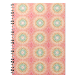 Caderno Espiral Mandalá Geométrico Verde Amarelo Vermelho Colorido