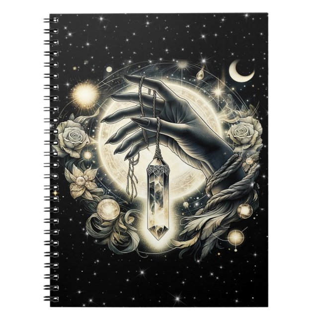 Caderno Espiral Mão segurando um Cristal sob a Luz da Lua (Frente)