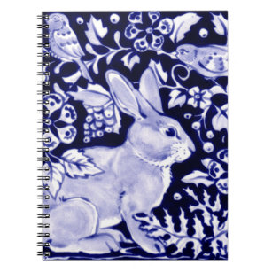 Caderno Espiral Marinho Floral Clássico Azul e Coelho Branco e Ave