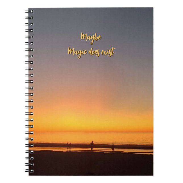 Caderno Espiral "Maybe Magic Does Exist" (Frente)