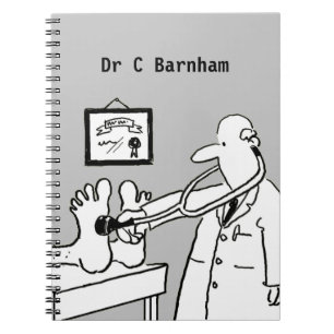 Caderno Espiral Médico com Estetoscópio Examinando os Pés