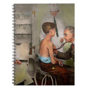 Caderno Espiral Médico - No escritório de pediatras em 1925