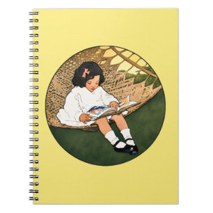 Caderno Espiral Menina Antiga Lendo em uma Rede 