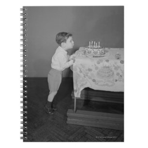 Caderno Espiral Menino que funde para fora velas