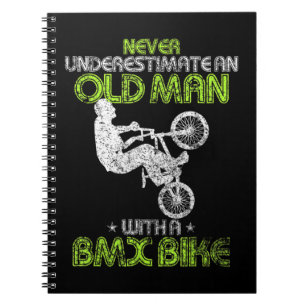 Caderno Espiral Mens Vintage Nunca Subestima Um Velho Com Um