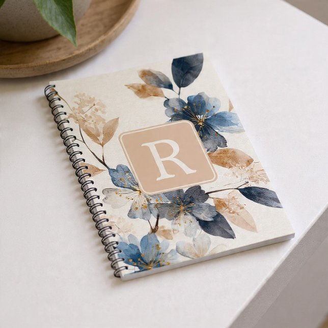Caderno Espiral Modelo de Monograma de Flor Bonita Personalizado (Pretty Flower Monogram Template Personalized Notebook by Ricaso. Monogrammed gift ideas)