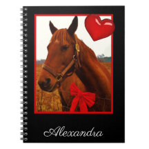 Monograma Cavalo com coração vermelho e arco