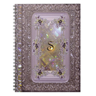 Caderno Espiral Monograma do Victorian do Lilac de Vanfleet