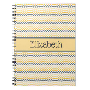 Caderno Espiral Monograma Personalizado Chevron Amarelo Cinza