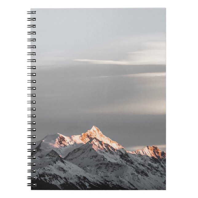 CADERNO ESPIRAL MONTANHAS COBERTAS COM NEVE (Frente)