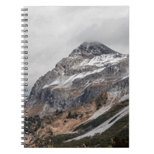Caderno Espiral MONTANTES DE cinzas COM NEVE EM TORNO DE TR