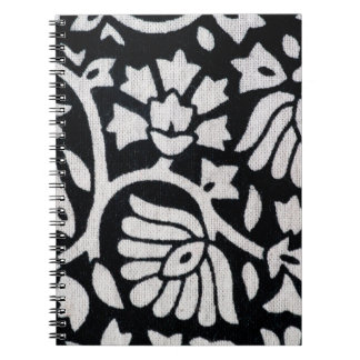 Caderno Espiral Monte de plantas e flores abstrato em preto 