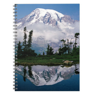 Caderno Espiral Monte Rainier refletido em uma lagoa de montanha