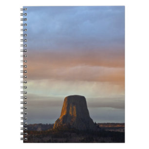 Caderno Espiral Monumento Nacional Devils Tower, Tempestade ao Pôr
