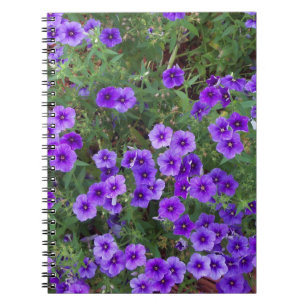 Caderno Espiral Muitas flores roxas escuras