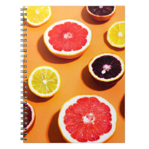 Caderno Espiral Muitas variedades de frutas de citros à luz do sol