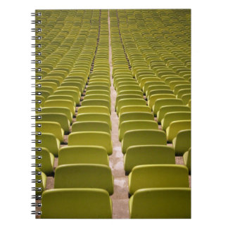 Caderno Espiral Muito vazio para cadeiras amarelas