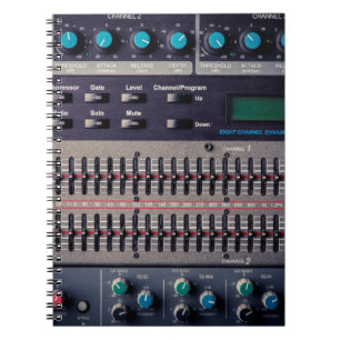 Caderno Espiral Muitos botões de um mixer de som em um estúdio d