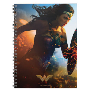 Caderno Espiral Mulher Maravilha no campo de batalha
