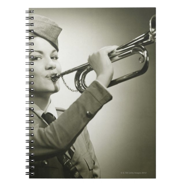 Caderno Espiral Mulher no uniforme do soldado (Frente)