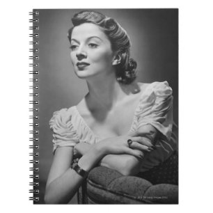 Caderno Espiral Mulher que levanta no estúdio