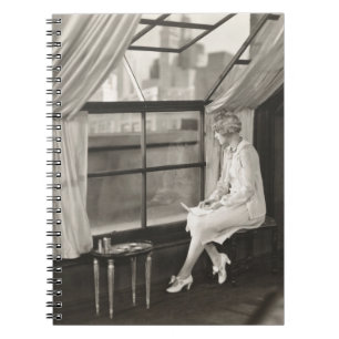 Caderno Espiral Mulher triste olhando pela janela1940s, mulher, vi