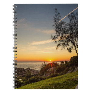 Caderno Espiral Nascer do sol na praia Armação, Brasil