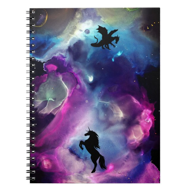 Caderno Espiral Nebulosa Espacial Fantástica Dragão Unicórnio Rosa (Frente)