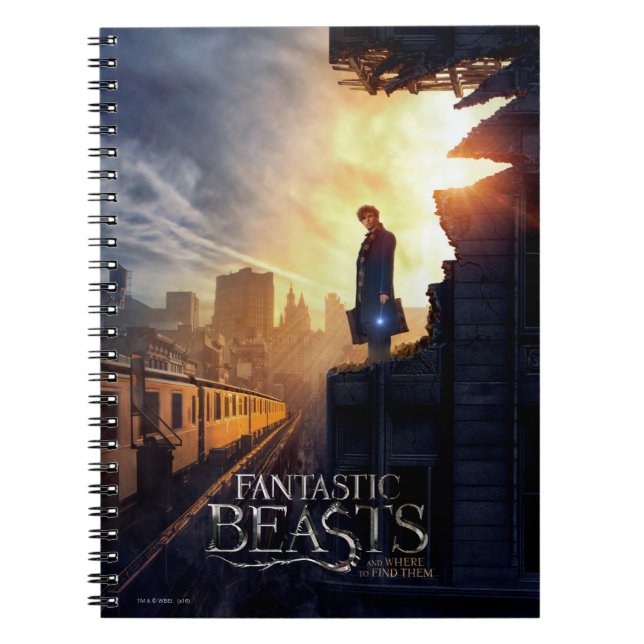 Caderno Espiral NEWT SCAMANDER™ no edifício destruído (Frente)
