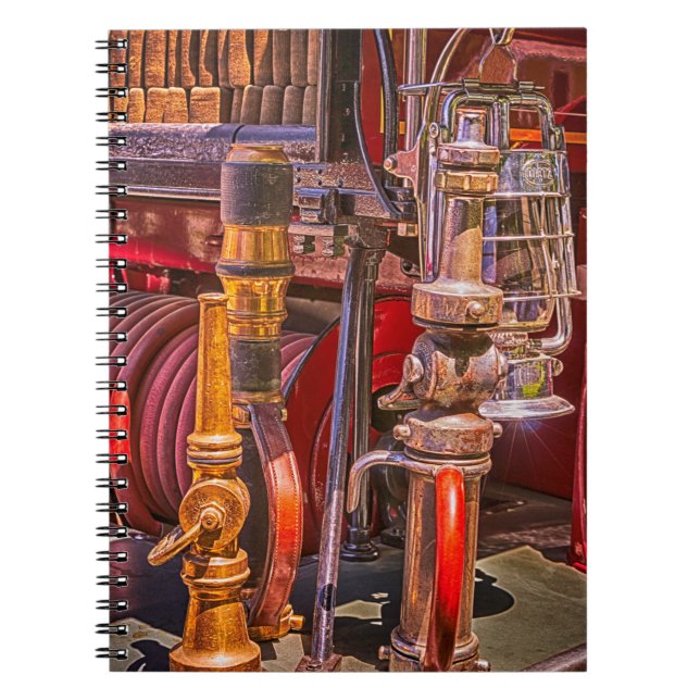 Caderno Espiral No Velho Caminhão de Fogo (Frente)