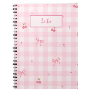 Caderno Espiral Nome com Design de Laço de Cereja em Xadrez Rosa