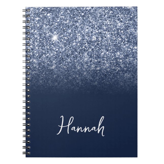 Caderno Espiral Nome em Letra Cursiva com Brilho Azul Poeira e Omb (Frente)