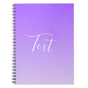 Caderno Espiral Nome em letra cursiva e gradiente roxo claro editá