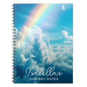 Caderno Espiral Nome personalizado Arco-Íris estético e nuvens
