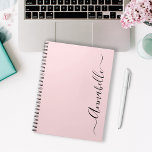 Caderno Espiral Nome Personalizado Cor-de-Rosa Pidoroso Esmagador<br><div class="desc">Bloco de notas de nome personalizado cor-de-rosa embebido. Entre em contato comigo para obter ajuda com a personalização,  se necessário.</div>