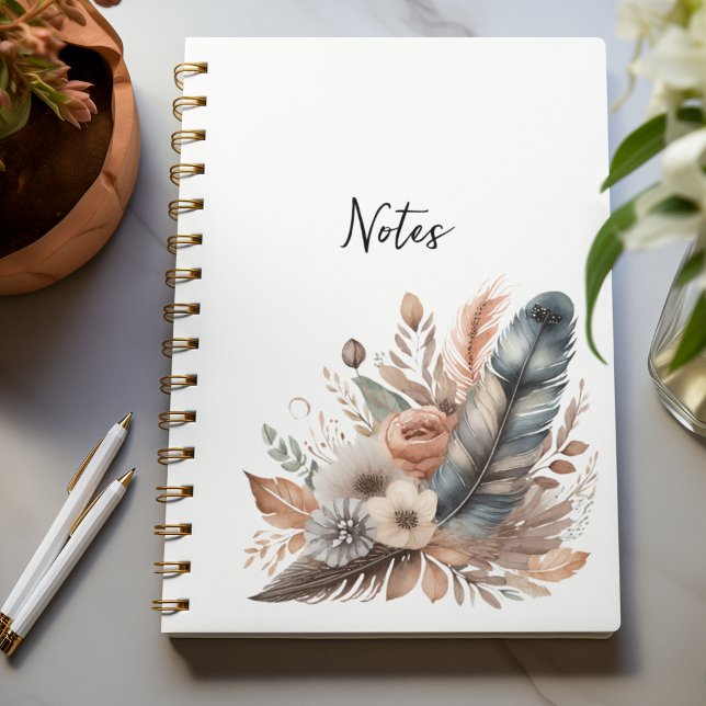 Caderno Espiral Notebook Boho Chic Feather and Flowers para ela (Criador carregado)