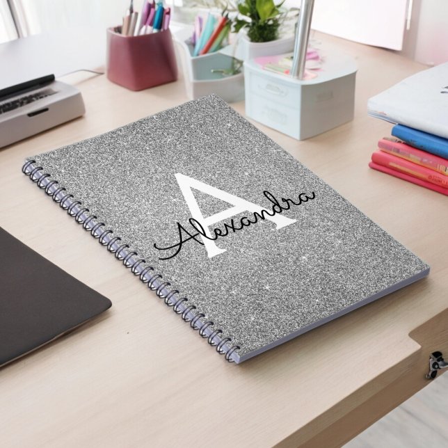 Caderno Espiral Notebook cinza Silver Foil Glitter Sparkle Monogra (Criador carregado)